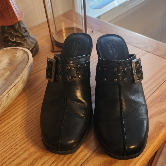 Clarks  Bendables Women's Black Leather Mules - Picture 4 of 7